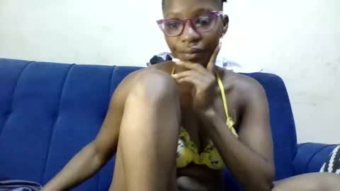 Snapshot of minlavine chatting on February 16, 2026, 10:00 am minlavine online show from February 16, 2026, 10:00 am