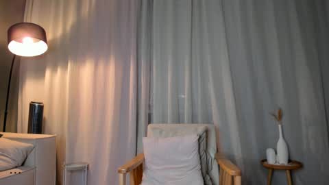 minnie_jin online show from November 30, 2025, 1:59 pm