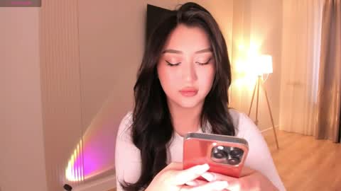 minnie_jin online show from May 18, 2026, 1:39 pm