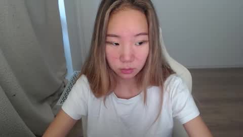 mira_g online show from October 13, 2025, 6:02 am