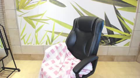 Snapshot of mira_karter chatting on December 8, 2024, 7:37 am Mira online show from December 8, 2024, 7:37 am