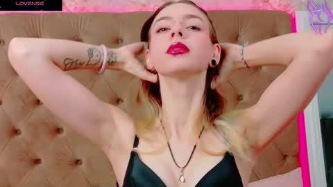 mira_lynxx online show from October 31, 2025, 4:57 am