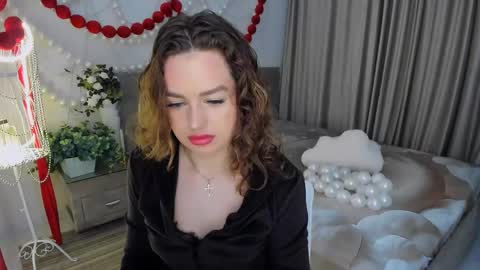 Snapshot of miraclecurly chatting on April 19, 2026, 3:06 am Emma online show from April 19, 2026, 3:06 am