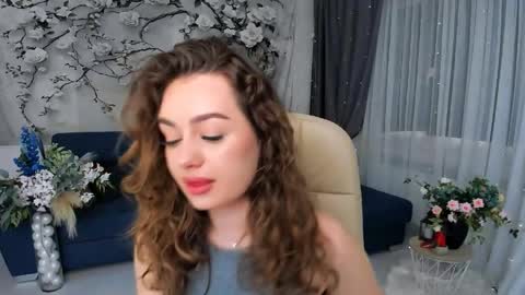 Snapshot of miraclecurly chatting on May 23, 2026, 1:11 am Emma online show from May 23, 2026, 1:11 am