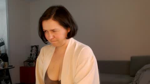 Meera online show from April 17, 2026, 3:04 pm