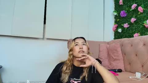 Snapshot of miranda_villa chatting on September 22, 2025, 12:40 pm Miranda online show from September 22, 2025, 12:40 pm