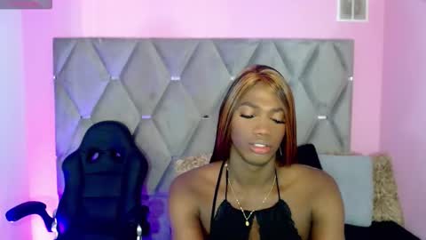 mirandaacollins online show from November 7, 2025, 10:59 am