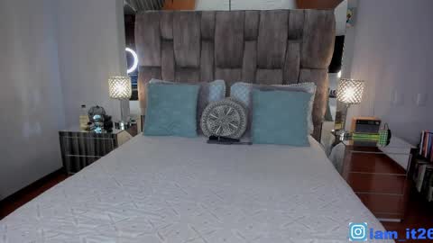 Miranda online show from April 17, 2026, 12:57 am