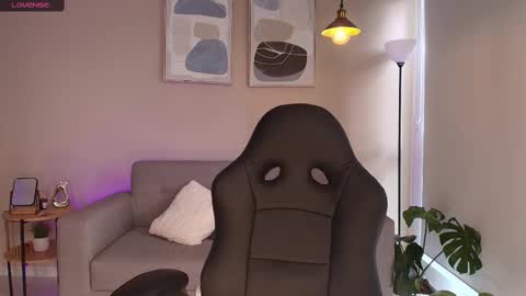 Snapshot of mirandashaw chatting on February 10, 2025, 8:21 pm Miranda Shaw online show from February 10, 2025, 8:21 pm