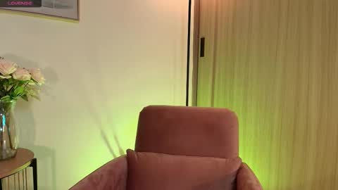 Snapshot of mirandashaw chatting on February 28, 2026, 10:33 pm Miranda Shaw online show from February 28, 2026, 10:33 pm