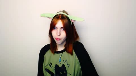 misaki_chan_ online show from November 21, 2025, 2:43 am