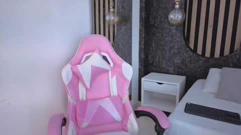 Snapshot of miss10_antonella chatting on November 21, 2025, 11:53 am Antonella online show from November 21, 2025, 11:53 am