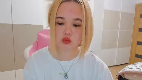 miss__selena online show from February 9, 2025, 2:40 pm