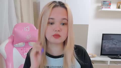 miss__selena online show from February 18, 2025, 5:21 pm