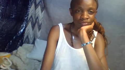 miss_belllo online show from February 3, 2025, 12:36 pm