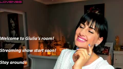 Miss Giulia online show from April 19, 2026, 8:55 pm