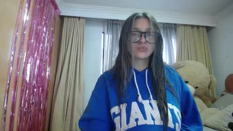 lilieth  online show from February 3, 2025, 10:43 pm