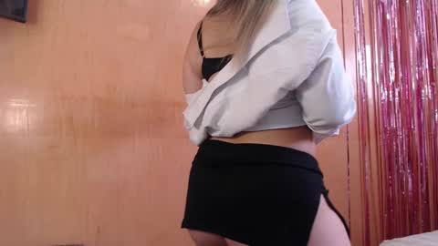 lilieth  online show from September 11, 2025, 3:45 pm