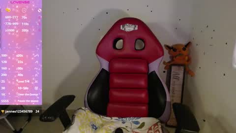 ly independent model online show from February 4, 2026, 9:42 pm