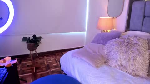 Mian  online show from September 18, 2025, 9:06 pm