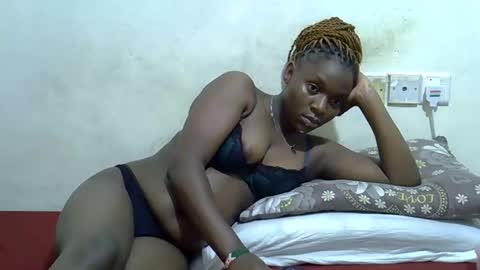 Snapshot of miss_monroee chatting on February 18, 2026, 10:28 pm monroe online show from February 18, 2026, 10:28 pm