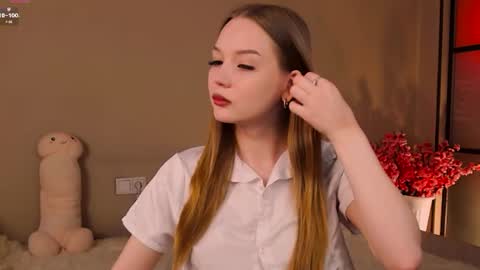 Nicole online show from April 8, 2026, 10:43 pm