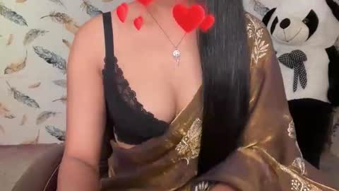 Snapshot of miss_queen99 chatting on November 21, 2025, 7:18 am miss_queen99 online show from November 21, 2025, 7:18 am