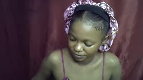 Snapshot of miss_rihanna2 chatting on December 14, 2025, 8:24 pm miss_rihanna2 online show from December 14, 2025, 8:24 pm