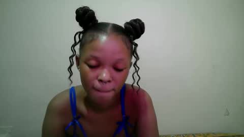 Snapshot of miss_rihanna2 chatting on May 7, 2026, 10:42 am miss_rihanna2 online show from May 7, 2026, 10:42 am