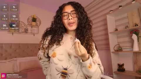 Snapshot of miss_sidney chatting on October 29, 2025, 1:13 pm Amy Olivera online show from October 29, 2025, 1:13 pm