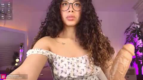 Snapshot of miss_sidney chatting on November 4, 2025, 1:10 pm Amy Olivera online show from November 4, 2025, 1:10 pm