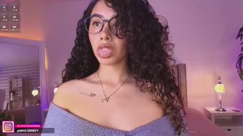 Snapshot of miss_sidney chatting on December 3, 2025, 1:09 pm Amy Olivera online show from December 3, 2025, 1:09 pm