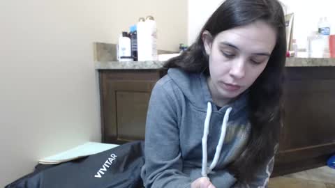 Snapshot of miss_sunshine01 chatting on February 13, 2025, 2:56 am Bella online show from February 13, 2025, 2:56 am