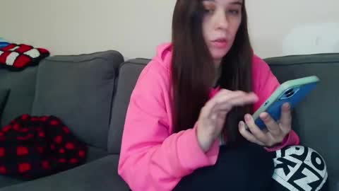 Bella online show from October 31, 2025, 1:45 pm