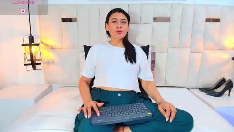 Snapshot of miss_susan_milf chatting on October 1, 2025, 11:49 am SUSAN online show from October 1, 2025, 11:49 am