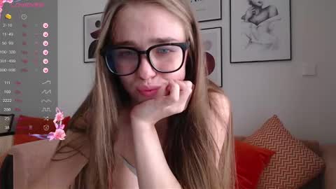 Snapshot of miss_sweetbb chatting on March 7, 2025, 6:02 am Bella online show from March 7, 2025, 6:02 am