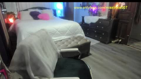 Snapshot of miss_trixie chatting on June 13, 2026, 4:05 pm Trixie007 online show from June 13, 2026, 4:05 pm