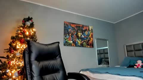 Alesyamuscledoll online show from December 23, 2024, 8:03 pm