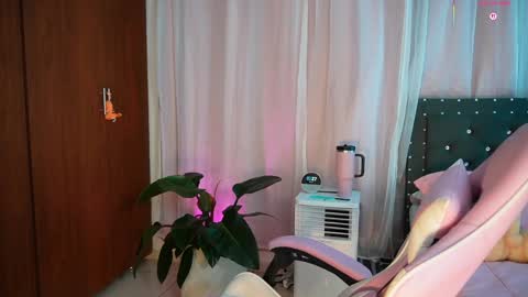 missara_ online show from April 10, 2026, 12:27 am