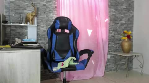 missdeborah20 online show from November 12, 2025, 2:39 pm