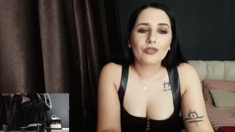 Miss online show from September 9, 2025, 9:36 pm