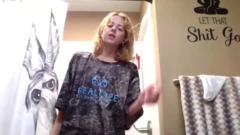 MissEeva online show from September 16, 2025, 4:30 pm