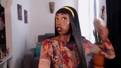 Emilie Diaz online show from April 10, 2026, 3:28 pm