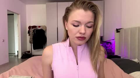 Snapshot of missfit_ chatting on January 14, 2026, 7:58 am Viola online show from January 14, 2026, 7:58 am