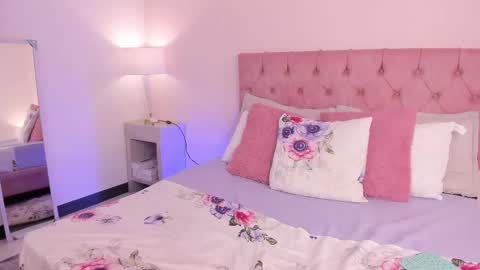 Melany Hiller online show from October 8, 2025, 2:31 am