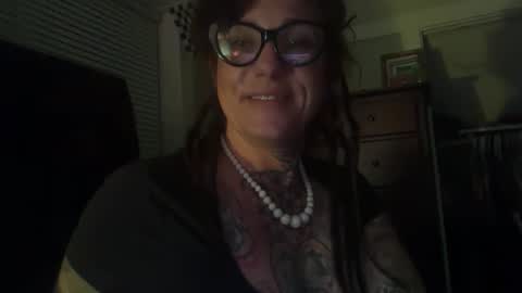 misshoneybadger333 online show from November 15, 2025, 4:21 am