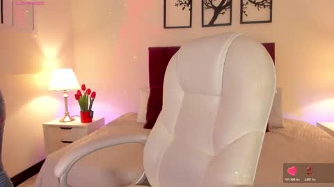 Bella Castillo online show from December 16, 2025, 12:43 pm