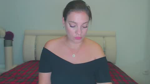Khloe online show from October 18, 2025, 2:03 am