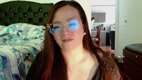 eva   online show from March 3, 2025, 2:48 pm