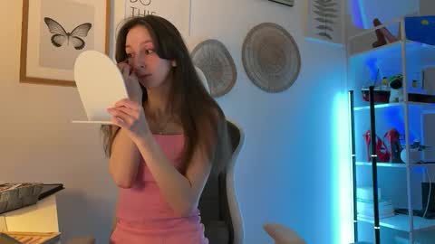 misslalii online show from March 19, 2026, 6:56 pm